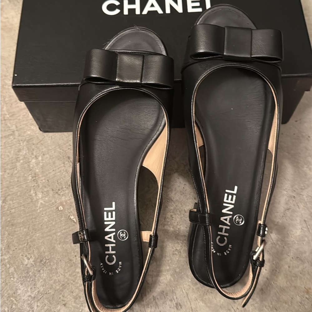 CHANEL Black Bow Sandals